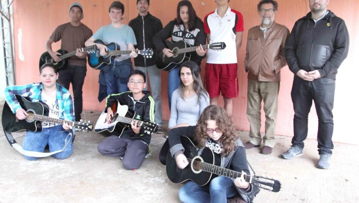 Aprendizes de violão visitam neste sábado a Expomusic 2015