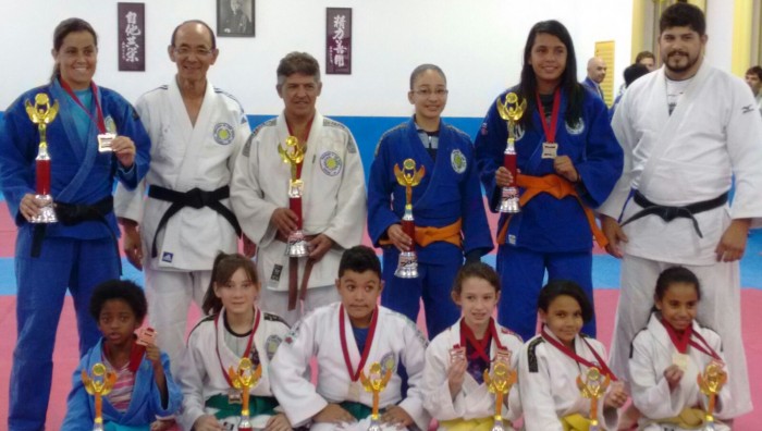 Judocas suzanenses são homenageados em evento em Mogi das Cruzes