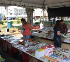 Feira de Livros segue até 4 de novembro na Praça João Pessoa