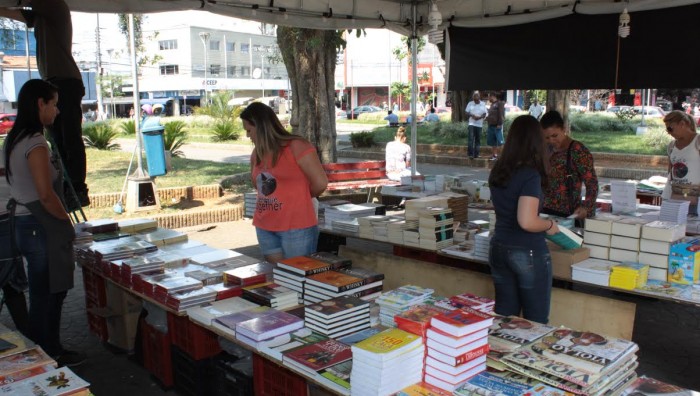 Feira de Livros segue até 4 de novembro na Praça João Pessoa