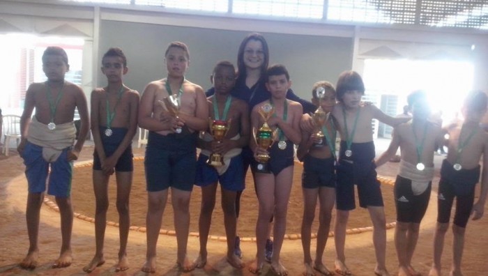 Suzanenses se destacam em campeonatos de Natação e Sumô