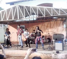 “Casarão do Rock” e “O Doente Imaginário” atraem aproximadamente 200 pessoas