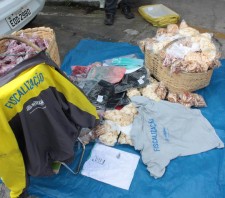 Prefeitura apreende mais de 400 mídias piratas e camisetas falsificadas no Centro
