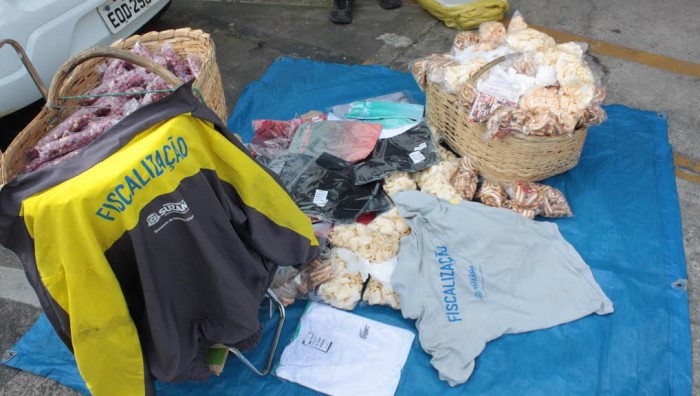 Prefeitura apreende mais de 400 mídias piratas e camisetas falsificadas no Centro