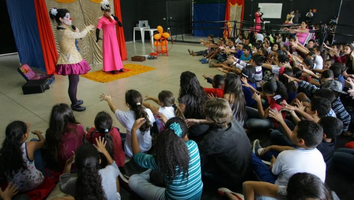 Atrações de circo agitam Centro Cultural Colorado