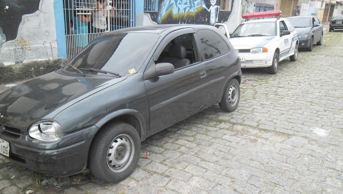 Trânsito apreende mais dois carros por transporte clandestino