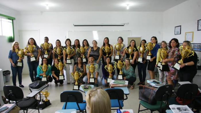 Educação homenageia coordenadores escolares