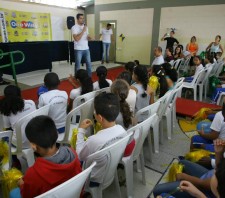 Escola Luiz Romanato recebe projeto musical de inglês