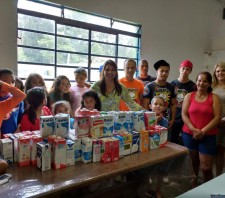 Esportes e Assistência entregam leite na Aadvis