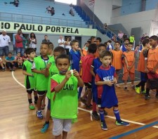 Festival das Escolinhas de Futsal de Suzano agita Portelão