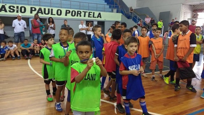 Festival das Escolinhas de Futsal de Suzano agita Portelão