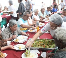 Fundo Social realiza “Almoço de Natal” para 900 pessoas