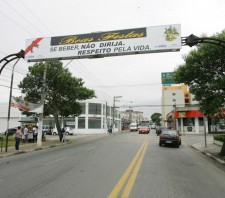 Prefeitura decora ruas e praças do Centro para o Natal