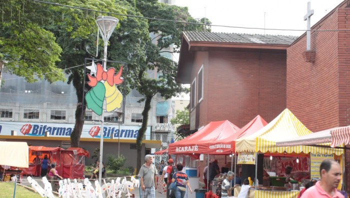 Chegada do Papai Noel abre programação natalina em Suzano