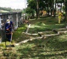 Prefeitura realiza manutenção no Cemitério do Raffo