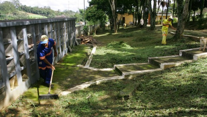 Prefeitura realiza manutenção no Cemitério do Raffo