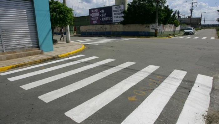 Sinalização de trânsito é reforçada próximo das escolas