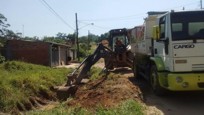 Prefeitura intensifica limpeza de rios e córregos