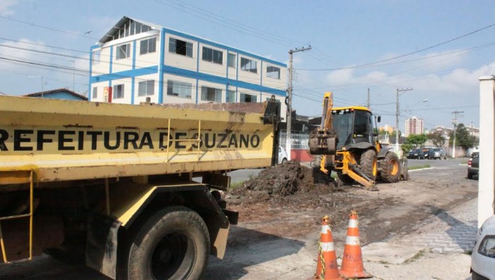 Secretaria de Manutenção realiza reparo na Rua 7 de Setembro