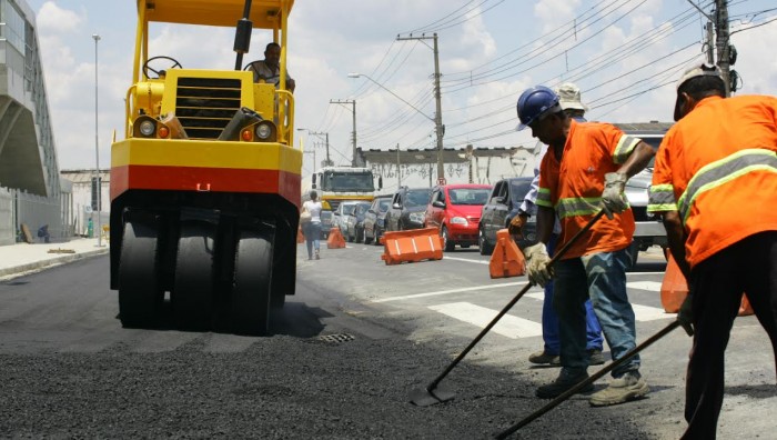 Prefeitura conclui obras da baia de ônibus em frente à nova Estação