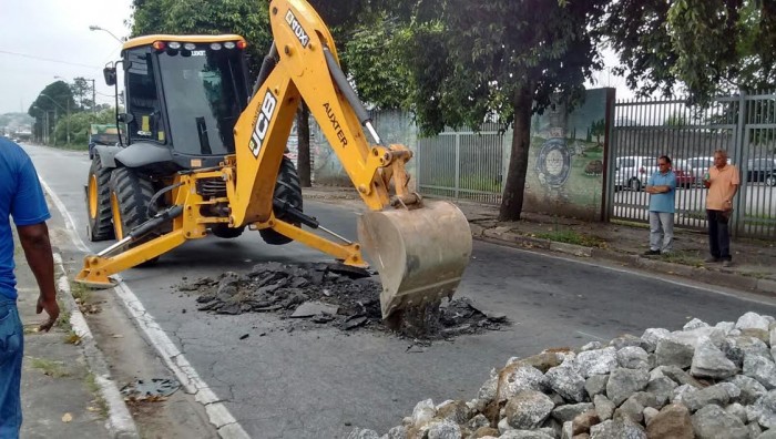 Prefeitura realiza manutenção na avenida João Batista Fitipaldi