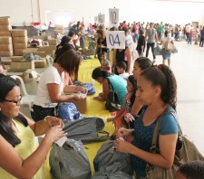 Entrega de uniformes escolares continua neste fim de semana