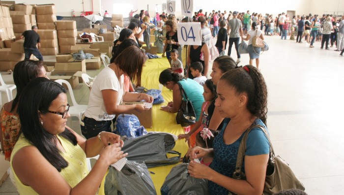 Entrega de uniformes escolares continua neste fim de semana