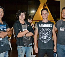 Hevogan e Heróis de Barro se apresentam neste domingo