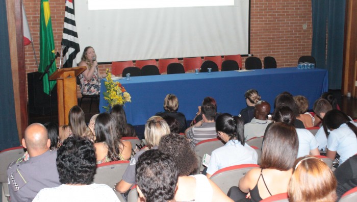 DEFENSORA PÚBLICA FALA SOBRE A VIOLÊNCIA DOMÉSTICA EM SUZANO