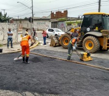 Avenida Brasília recebe manutenção viária