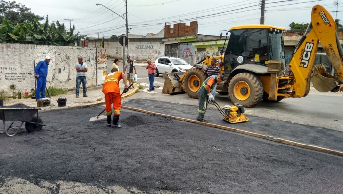 Avenida Brasília recebe manutenção viária
