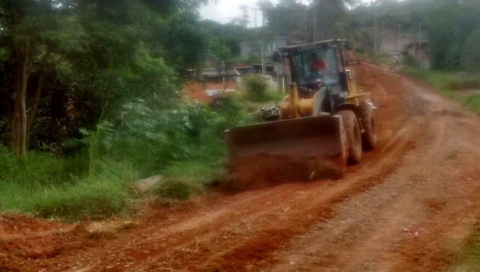 Prefeitura realiza manutenção viária no Parque Samambaia