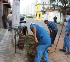 Rua Jeca Tatu recebe manutenção