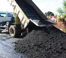 Prefeitura inicia pavimentação da rua Brasil Para Cristo