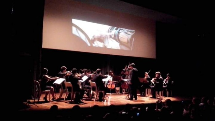 Mais de 300 pessoas acompanham apresentação de orquestra