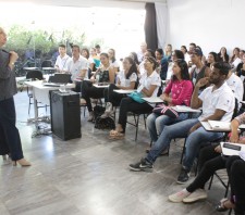 Prefeitura realiza palestra especial para jovens sobre Etiqueta Empresarial