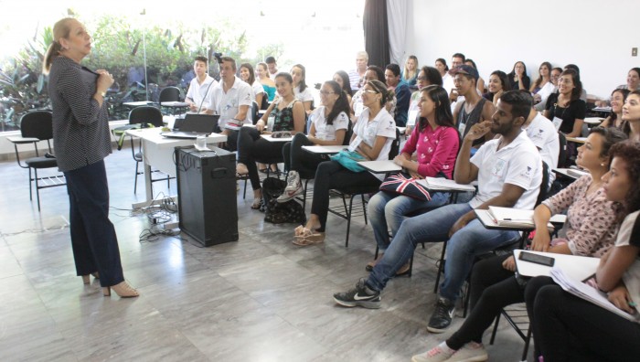 Prefeitura realiza palestra especial para jovens sobre Etiqueta Empresarial
