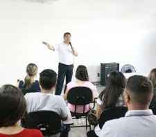 Prefeitura realiza palestra especial para jovens sobre desenvolvimento pessoal e empreendedorismo