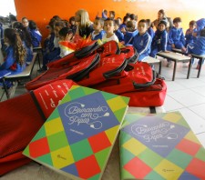 400 alunos da escola Damásio Ferreira dos Santos recebem kits do “Projeto EDP nas Escolas”