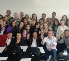 Prefeitura realiza palestra motivacional para jovens com Leila Navarro