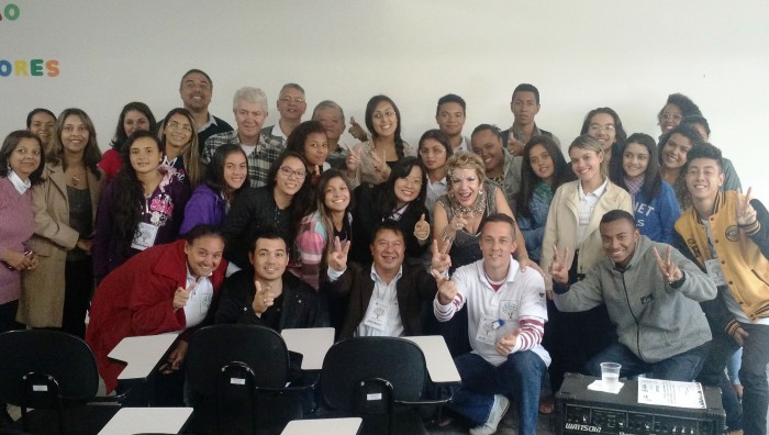 Prefeitura realiza palestra motivacional para jovens com Leila Navarro