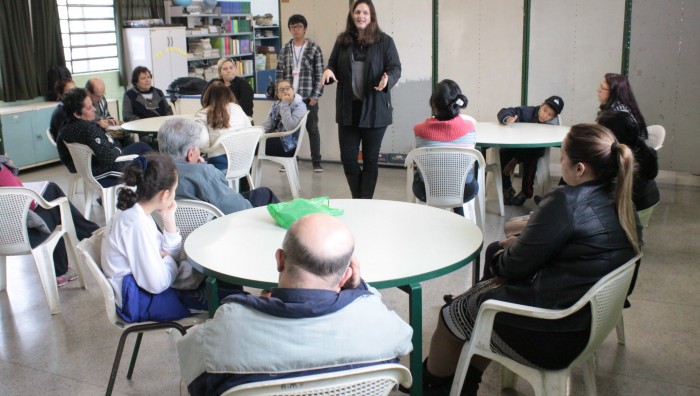 Projeto Horta nas Escolas realiza atividade na E.M. Antônio Marques Figueira