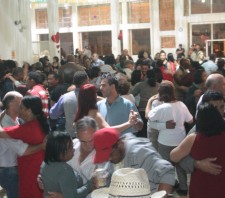 Homenagem às Mães: Baile do Fundo Social deve atrair 400 pessoas