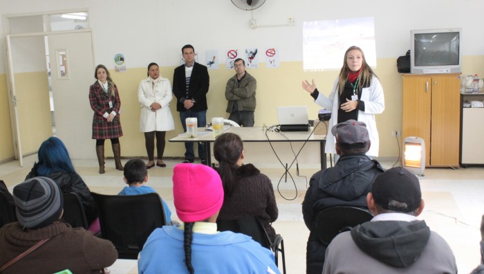 Assistência Social e Saúde realizam ação comunitária no Miguel Badra