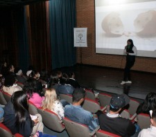 Helia Lin ministra palestra motivacional para jovens