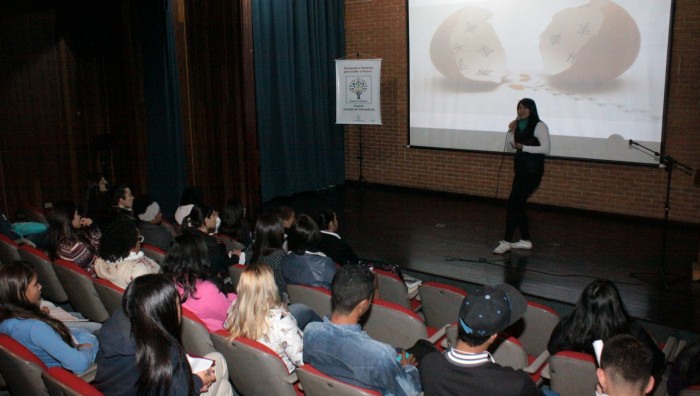Helia Lin ministra palestra motivacional para jovens