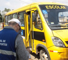 Prefeitura fiscaliza transporte escolar na Vila Ipelândia