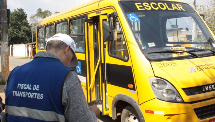 Prefeitura fiscaliza transporte escolar na Vila Ipelândia