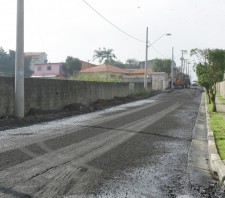 Prefeitura inicia pavimentação de duas vias na Vila Nova Urupês