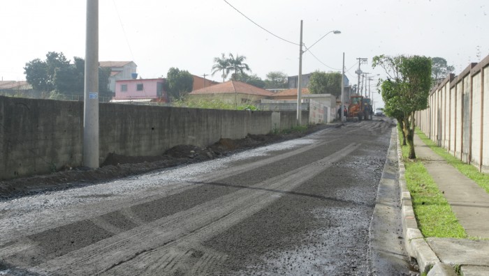 Prefeitura inicia pavimentação de duas vias na Vila Nova Urupês